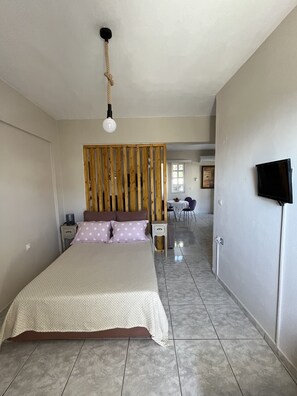 2 chambres, bureau, système d’insonorisation, fer et planche à repasser
