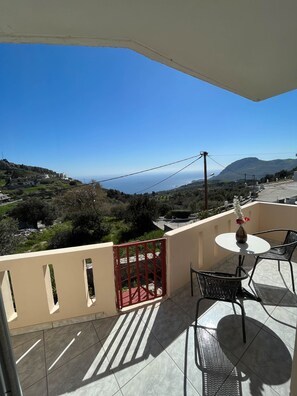 Outdoor dining - Petasos House - Garden - Sea View  (Sellia)