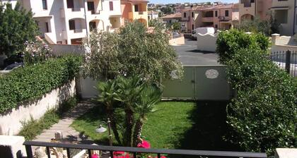 HOUSE WITH GARDEN IN VERY QUIET AREA