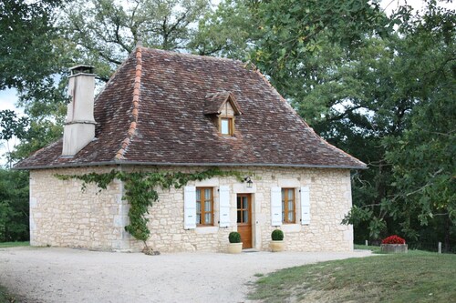 Character cottage "les vieux chênes" very quiet near ROCAMADOUR and Gramat 
