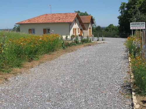 Private vacation rental near Dax on the Landes coast. Pets Allowed
