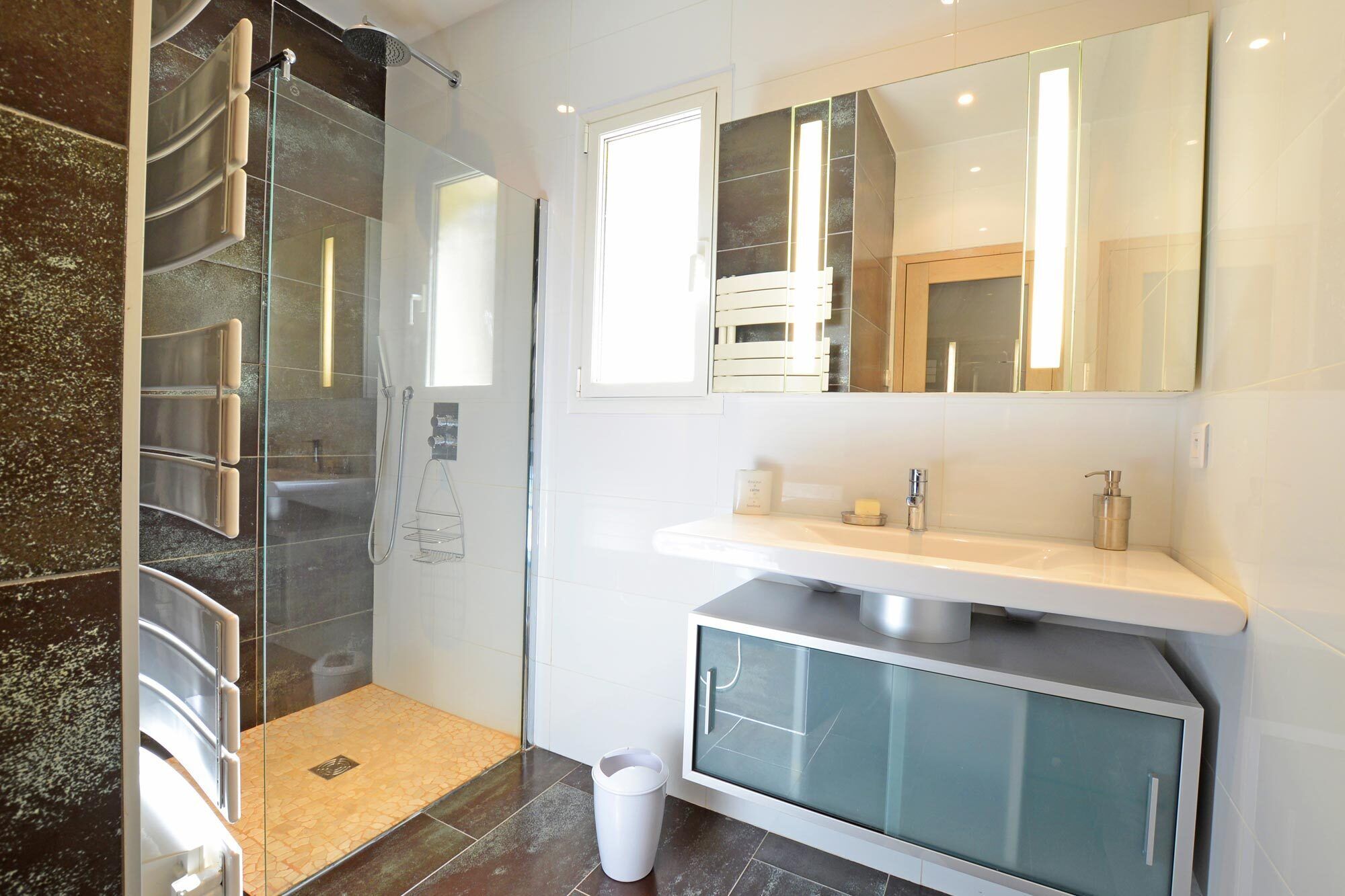 Baignoire, serviettes fournies