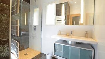 Baignoire, serviettes fournies