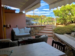 Outdoor dining - Beautiful SeaView Apartment, 5 min from the beach, Pool, Free Wifi, Garden, Bbq  (San Teodoro)