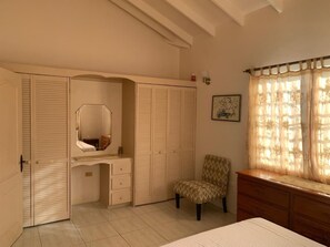 4 makuuhuonetta, tallelokero huoneessa, silitysrauta/-lauta, Wi-Fi