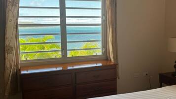 4 chambres, coffres-forts dans les chambres, fer et planche Ă repasser