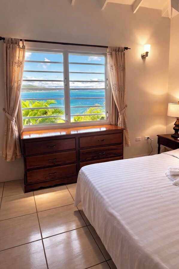 4 chambres, coffres-forts dans les chambres, fer et planche à repasser