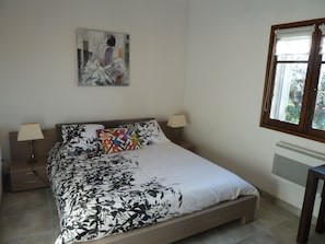 2 bedrooms, iron/ironing board, WiFi, bed sheets