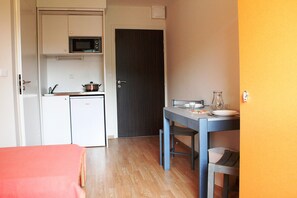 WiFi, bed sheets, wheelchair access - Studios for sports, nature and discovery of Aveyron (Saint-Affrique)