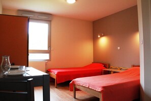 WiFi, bed sheets, wheelchair access - Studios for sports, nature and discovery of Aveyron (Saint-Affrique)