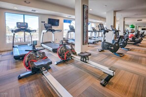 Fitness facility - Resort Condo! Walk to Rest. and Bars! 30 night Min (Chandler)