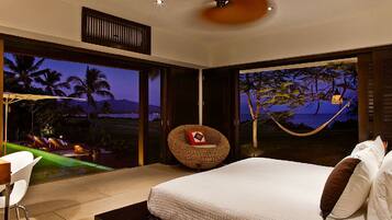 6 Schlafzimmer, Zimmersafe, Schreibtisch, Bügeleisen/Bügelbrett