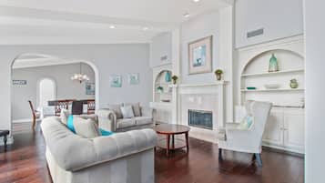 Smart TV, reproductor de DVD, futbolito y tenis de mesa