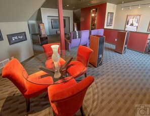 Dining - Historic luxury retreat (St Louis)
