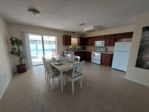 Fridge, microwave, oven, stovetop - FIFA World Cup 2026- Special Offer! (Cape Coral)