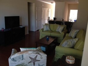 TV, fireplace, video games, DVD player - Built in 2014 Forest Landing (Like New) Villa (Frankford)