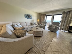 Flat-screen TV, DVD player - "Breakers East 705"~ 2BR/2BA~Reserved/Covered Parking Beach setup included (Destin)