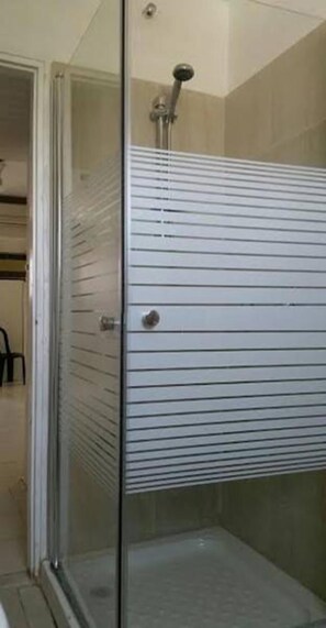 Shower, free toiletries, towels - Herzelya Getaway (Herzliya)