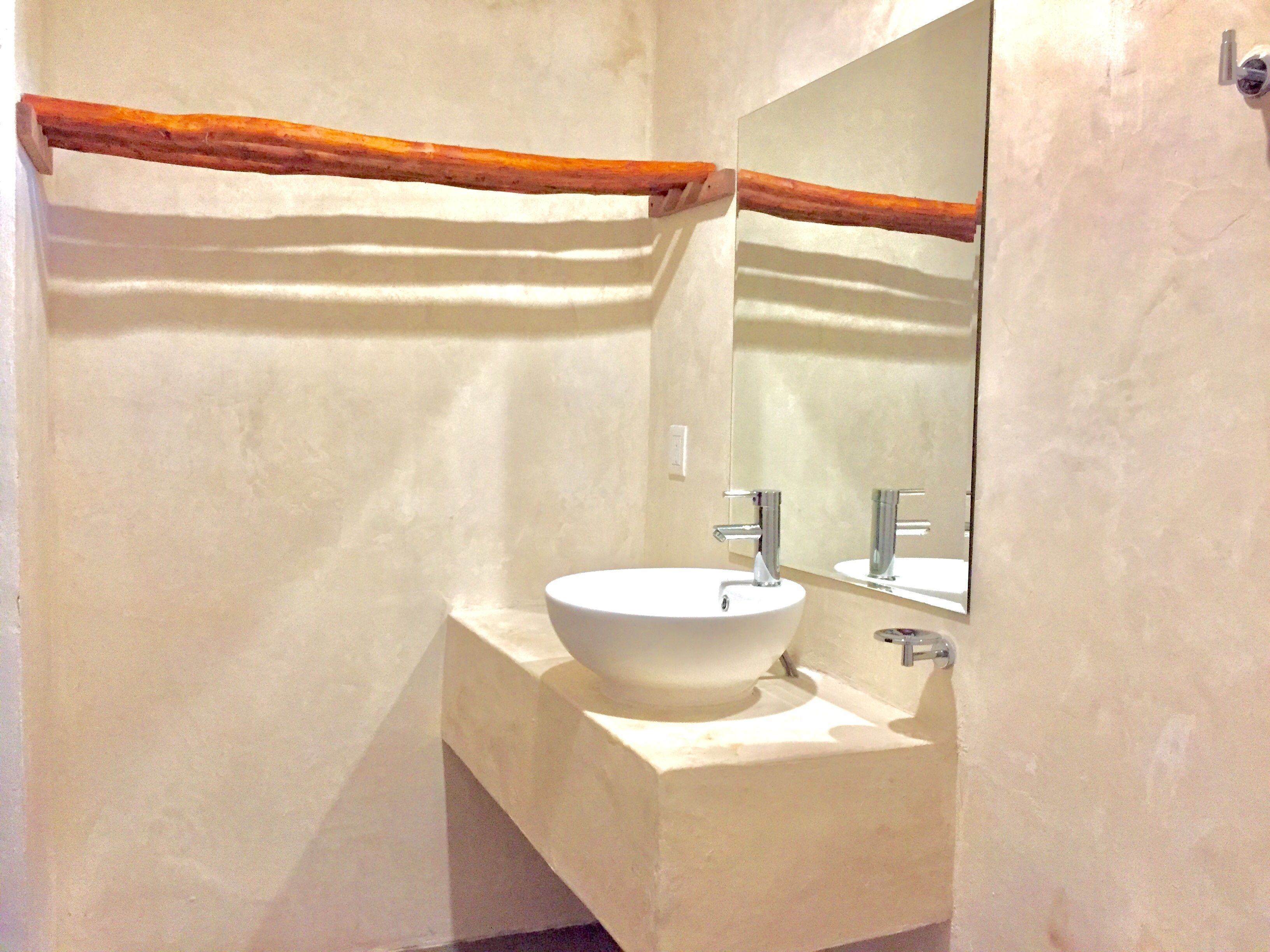 shower, rainfall showerhead, free toiletries, towels