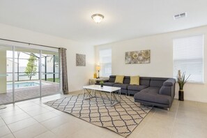 Living area - Villa Garcia - West Haven (Davenport)