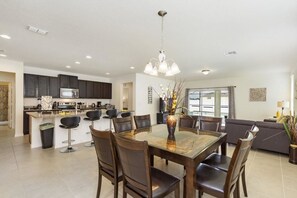 House | In-room dining - Villa Garcia - West Haven (Davenport)