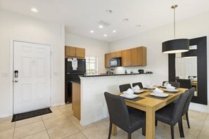 Ferienhaus (Villa Magical - Encantada Resort) | Essbereich im Zimmer