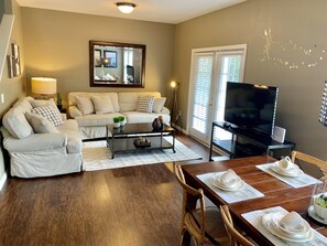 อพาร์ทเมนท์ | ห้องนั่งเล่น | ทีวี