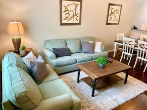 Casa, varias camas (Villa Beatriz - Lucaya Village) | Sala de estar