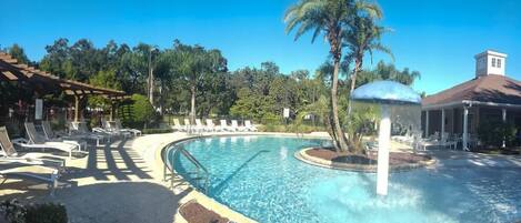 Apartment | Outdoor pool