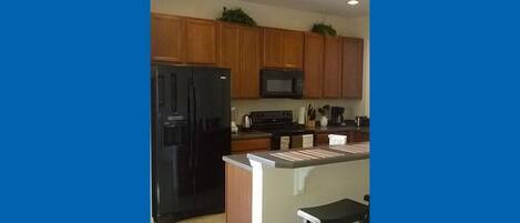 House | Private kitchen | Fridge, microwave, oven, stovetop