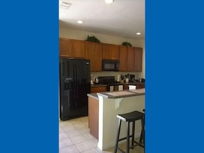 House | Private kitchen | Fridge, microwave, oven, stovetop - Villa Morais - Compass Bay (Kissimmee)