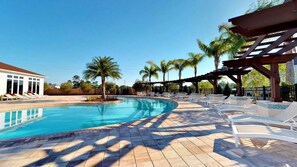 A pool area with lounge chairs and a covered seating area. - Villa Nogueira - West Lucaya (Kissimmee)