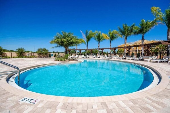 House | Outdoor pool