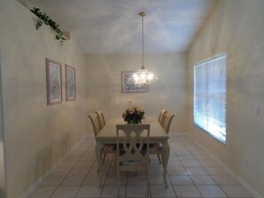 House | In-room dining