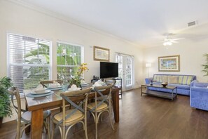 Apartment | Wohnbereich | Fernseher