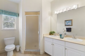 Apartment | Bathroom | Hair dryer, shampoo - Villa Florida - Lucaya Village (Kissimmee)