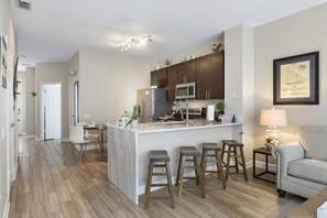 Maison | Cuisine privée | Réfrigérateur, micro-ondes, four, plaque de cuisson