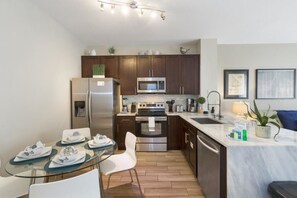 Casa | Cozinha privada | Geladeira, micro-ondas, fogão, cooktop