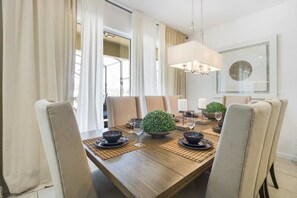 House, Multiple Beds (Villa Mancini - Solterra) | In-room dining