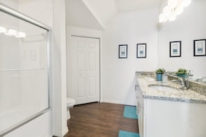 Apartment | Private kitchen | Fridge, microwave, oven, stovetop