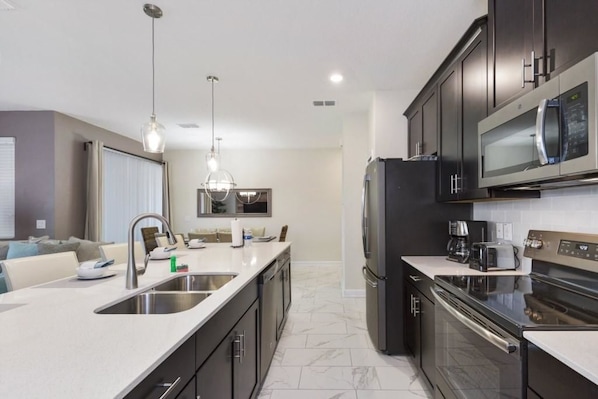 Maison, plusieurs lits (Villa Abreu - Storey Lake) | Cuisine privée | Four, plaque de cuisson