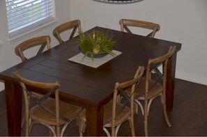 House | In-room dining