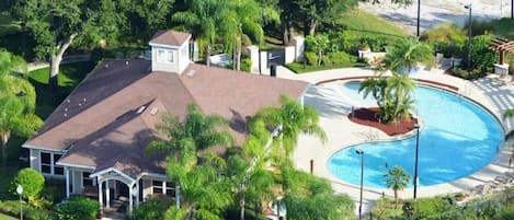 House | Outdoor pool