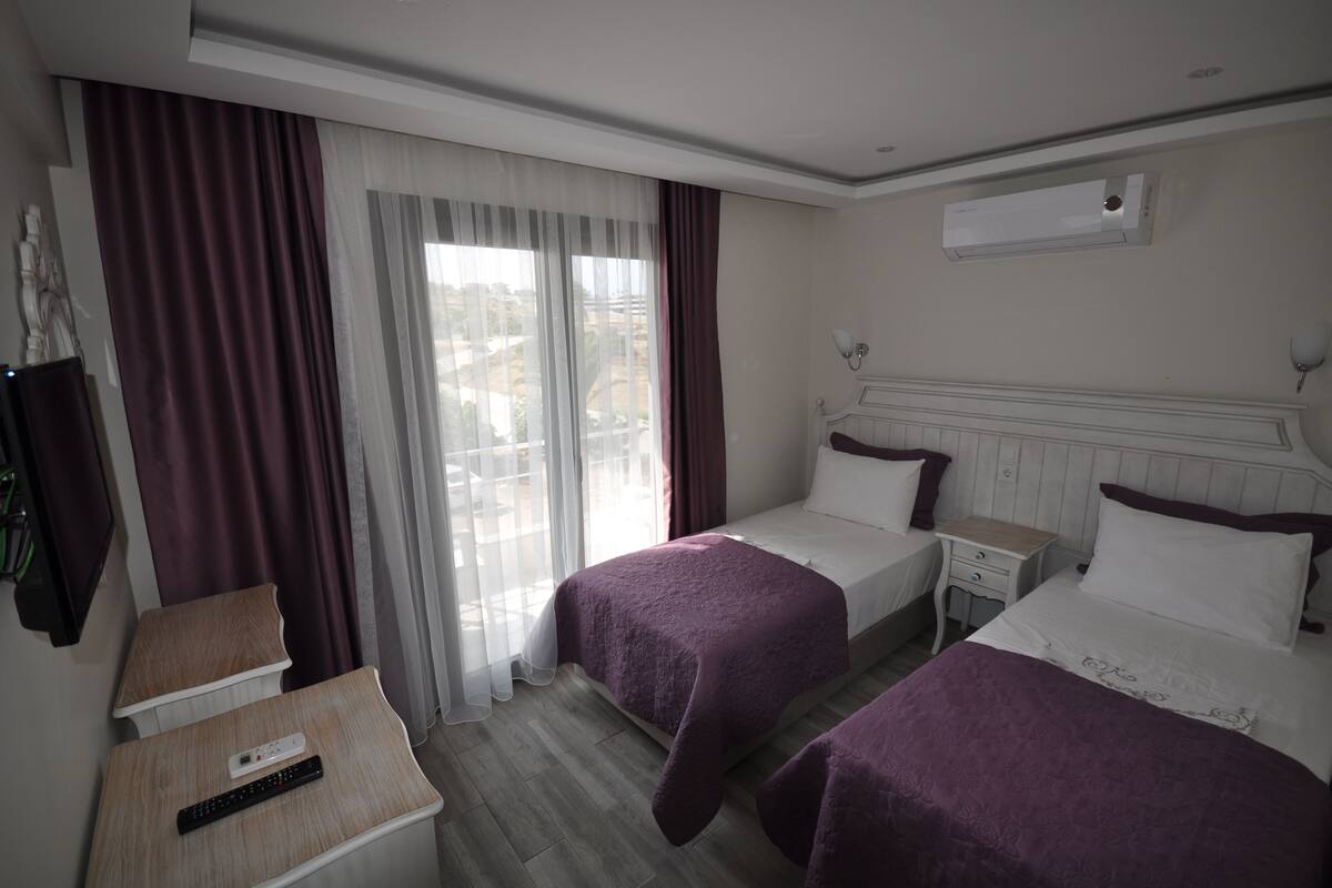 Twin Room | Minibar, free WiFi