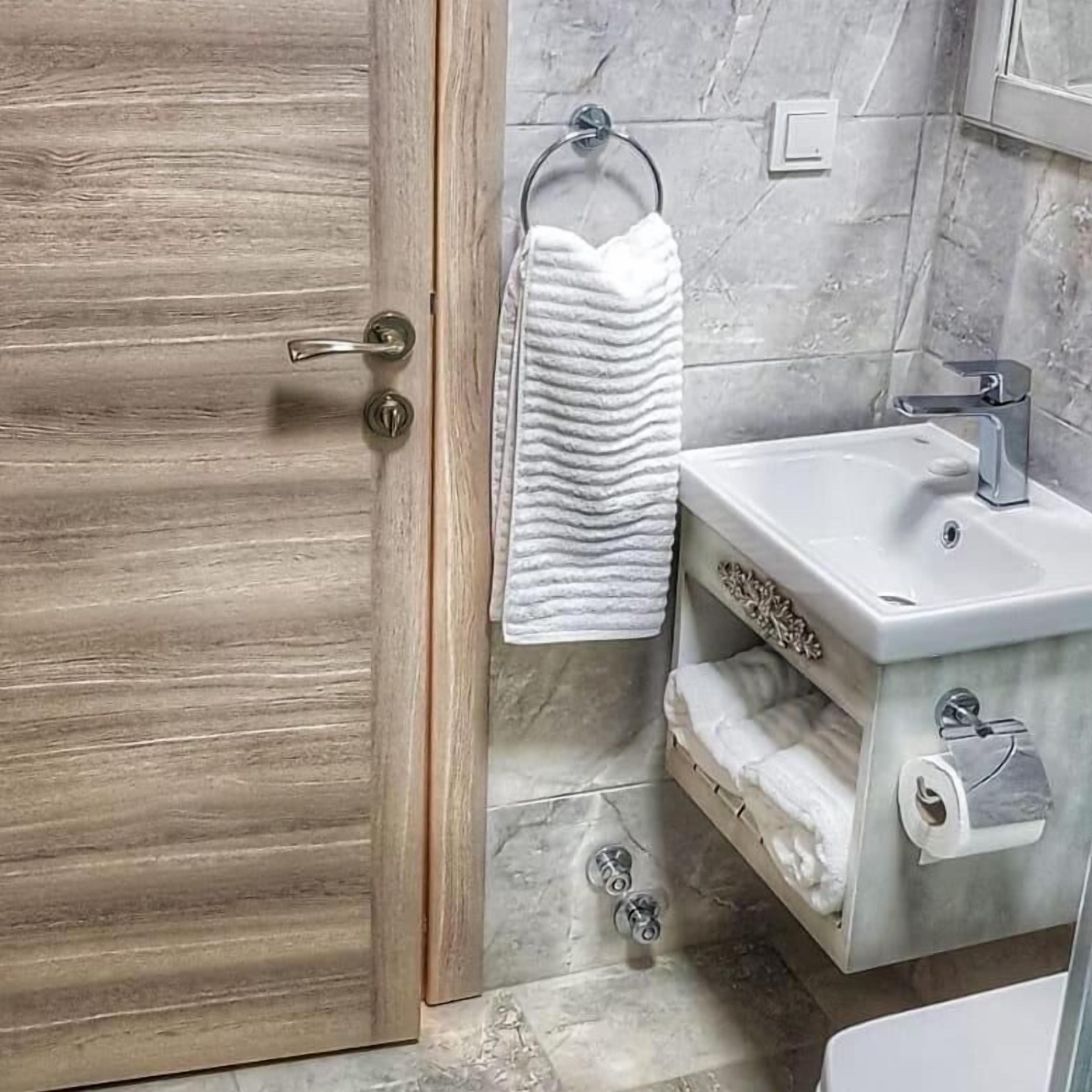 shower, free toiletries, hair dryer, slippers