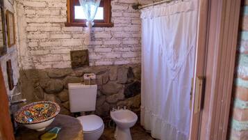 Cabaña | Baño | Ducha, secador de pelo y toallas