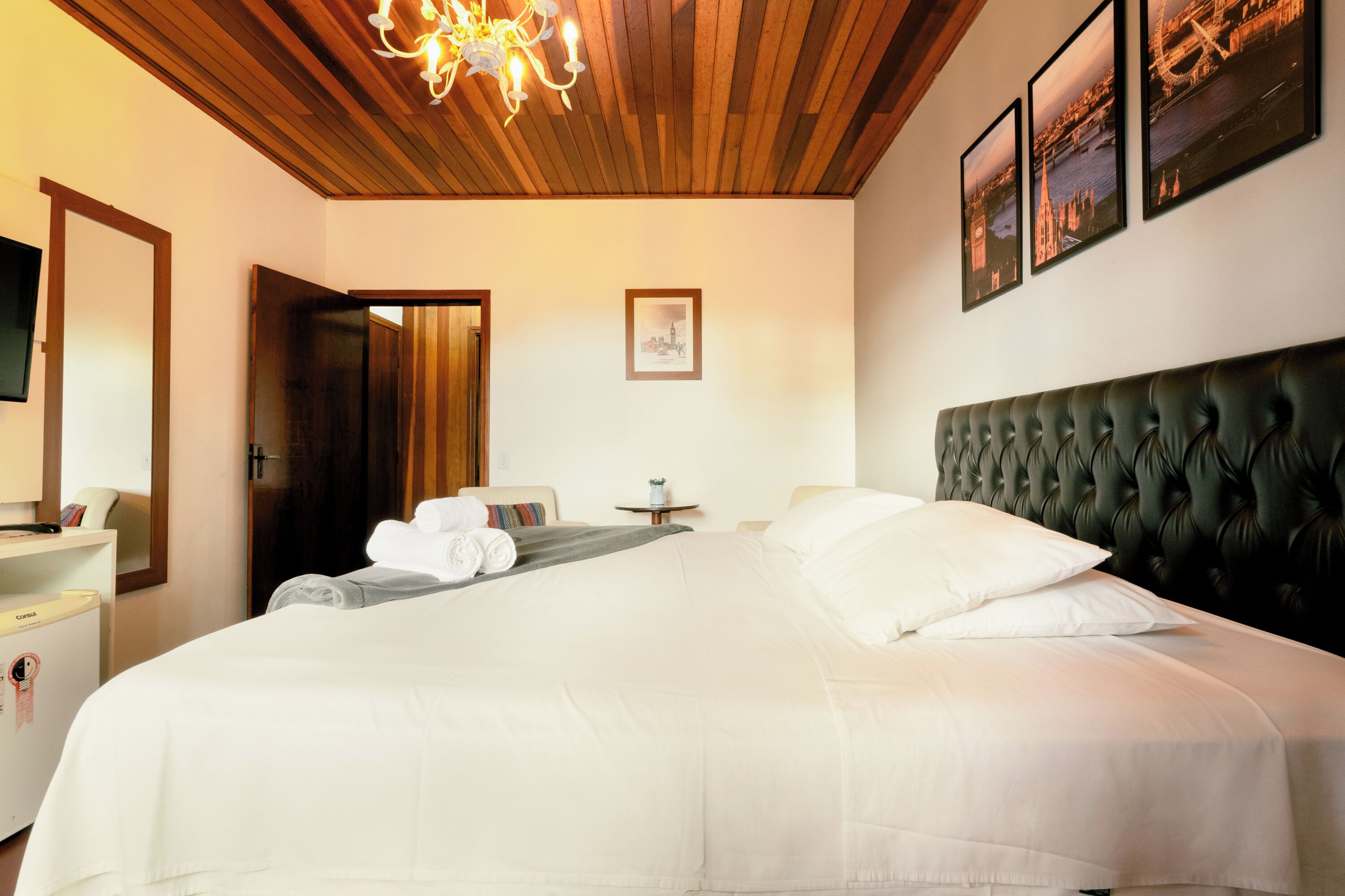 Luxury Room | 고급 침구, 각각 다른 스타일의 인테리어, 각각 다르게 가구 비치, 다리미/다리미판
