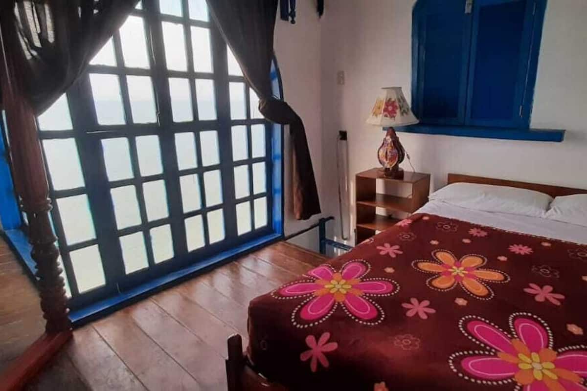 Kamer | 1 slaapkamer, een kluis op de kamer, een strijkplank/strijkijzer