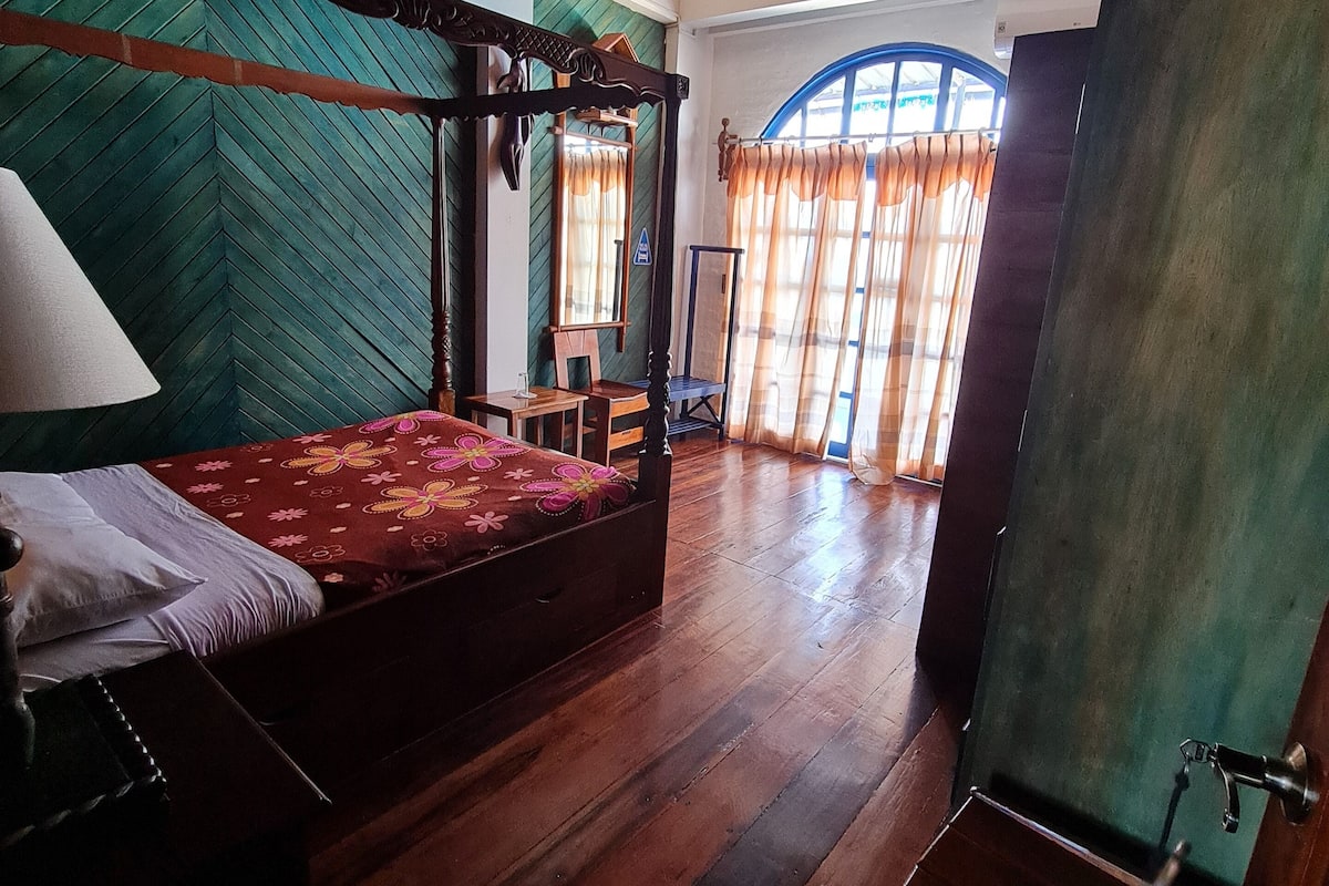 Kamer | 1 slaapkamer, een kluis op de kamer, een strijkplank/strijkijzer