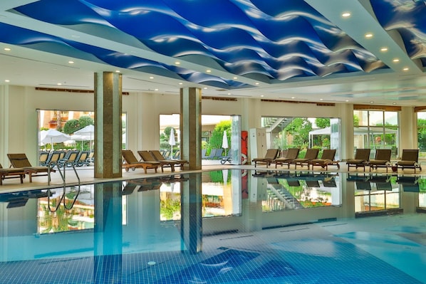 Piscine couverte, piscine extérieure